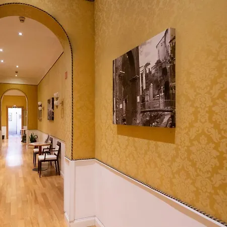 Ih Piazza Di Spagna View - Luxury 3* Rom