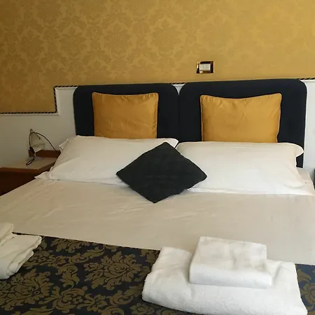 Ih Piazza Di Spagna View - Luxury Gasthof 3*