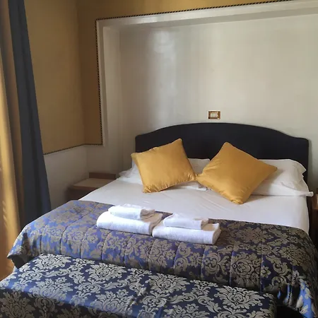 Ih Piazza Di Spagna View - Luxury Gasthof 3*