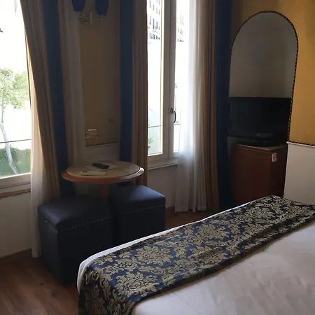Ih Piazza Di Spagna View - Luxury Pensionat 3*